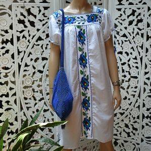 Vintage 70s Mexican embroidered puff sleeve dress
